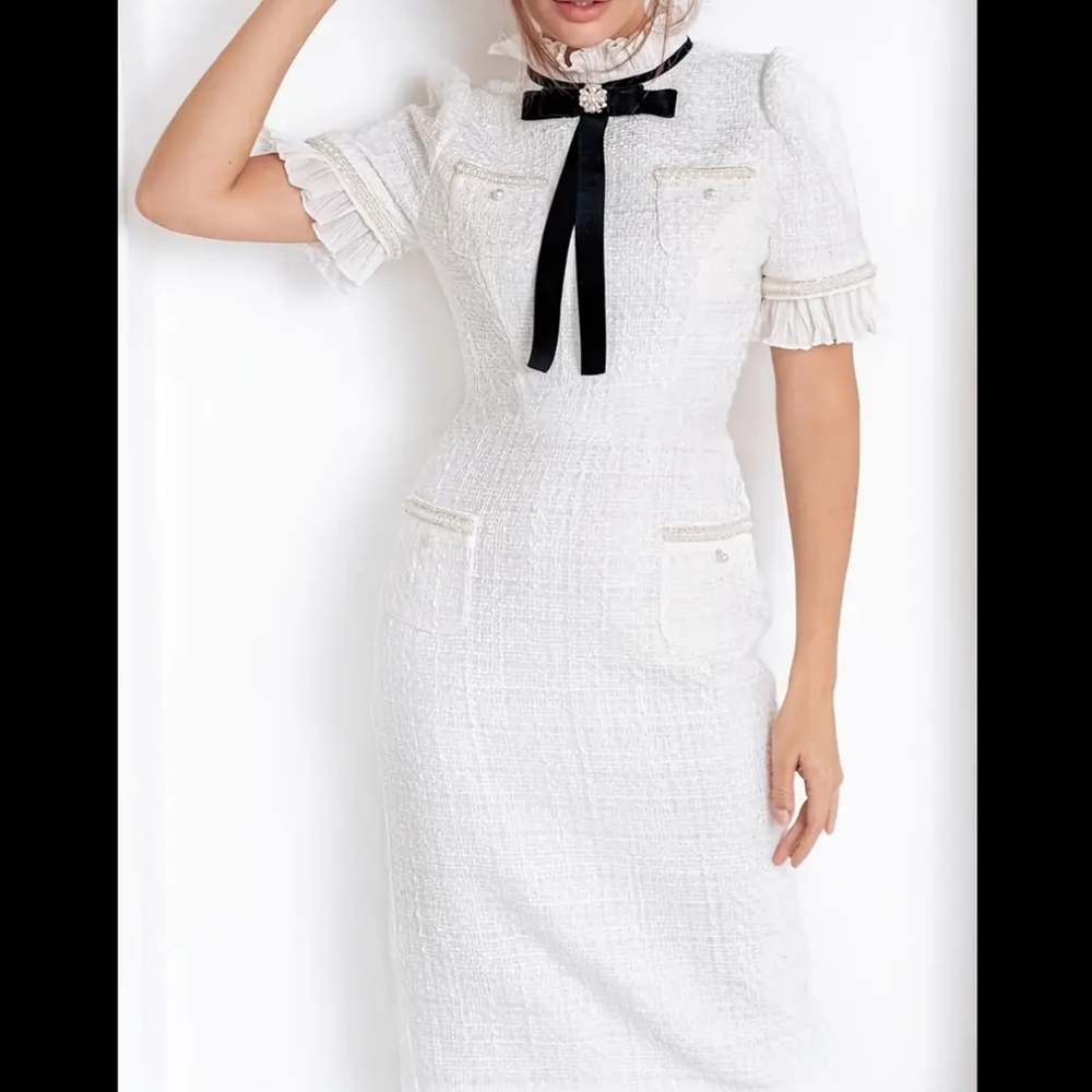 Midi dress with elegant pleats, mother of pearl trim and velvet ribbon design. - Picture 3 of 5